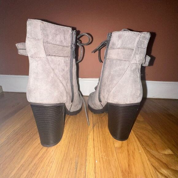 Boots - Picture 4 of 5